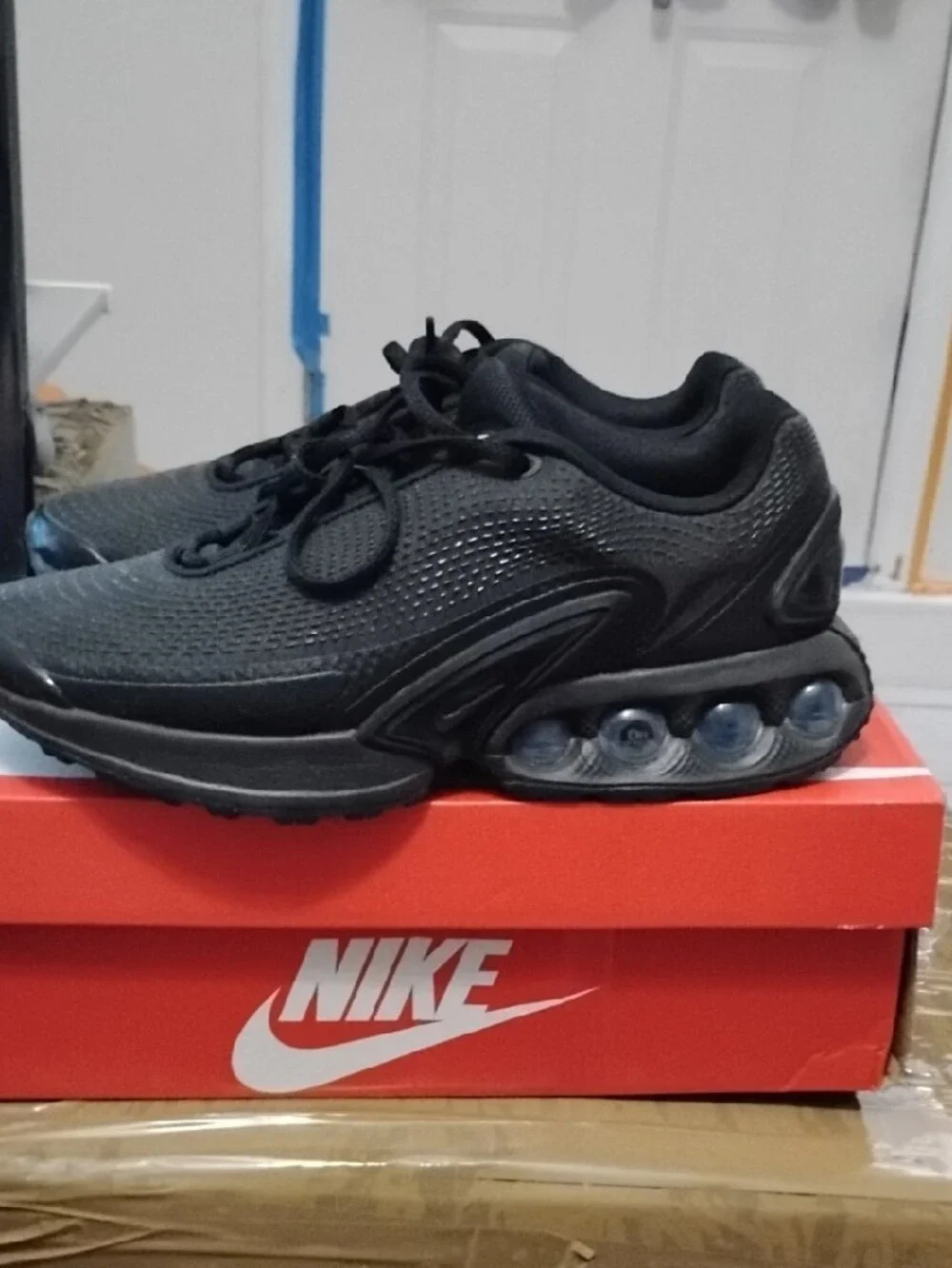 Nike Men’s Black Low-Top Sneakers with Clear Air Pods